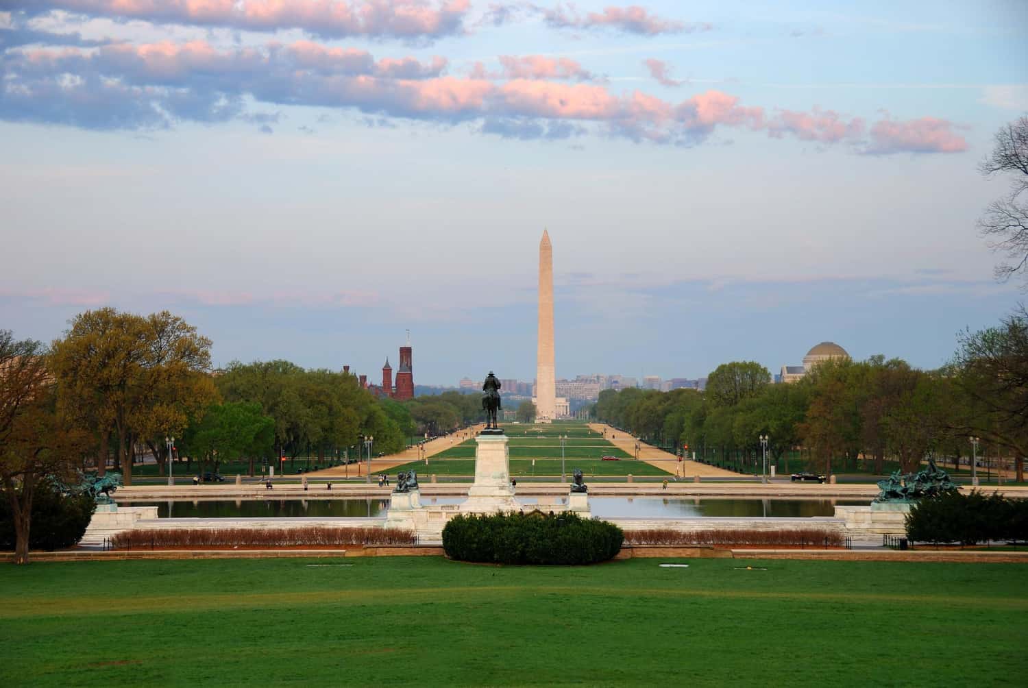 City tour of Washington DC in America Group Tours