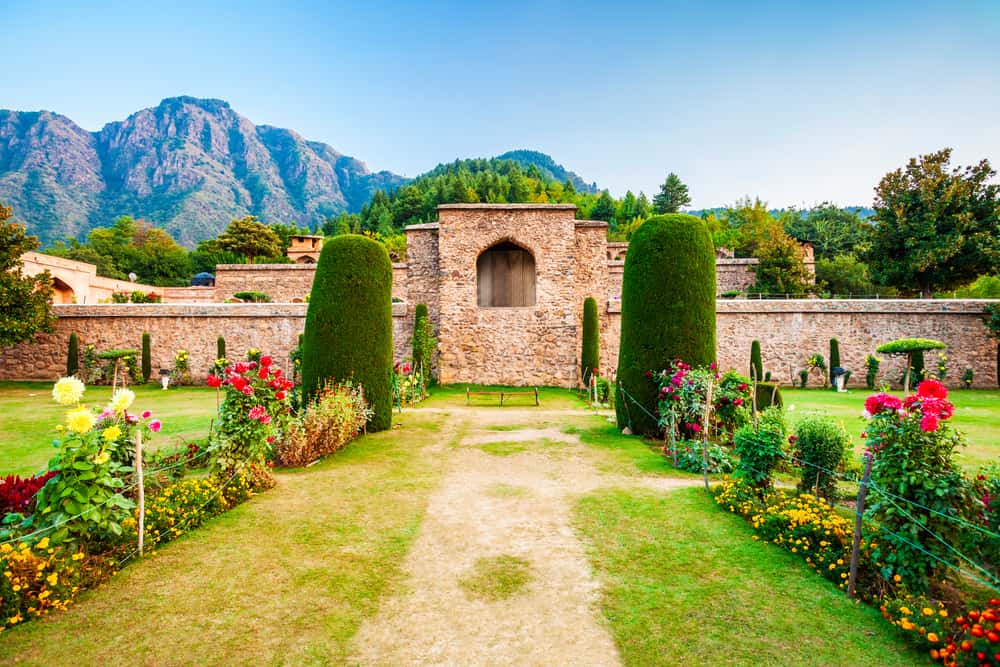 Go for Paragliding at pari mahal in Kashmir