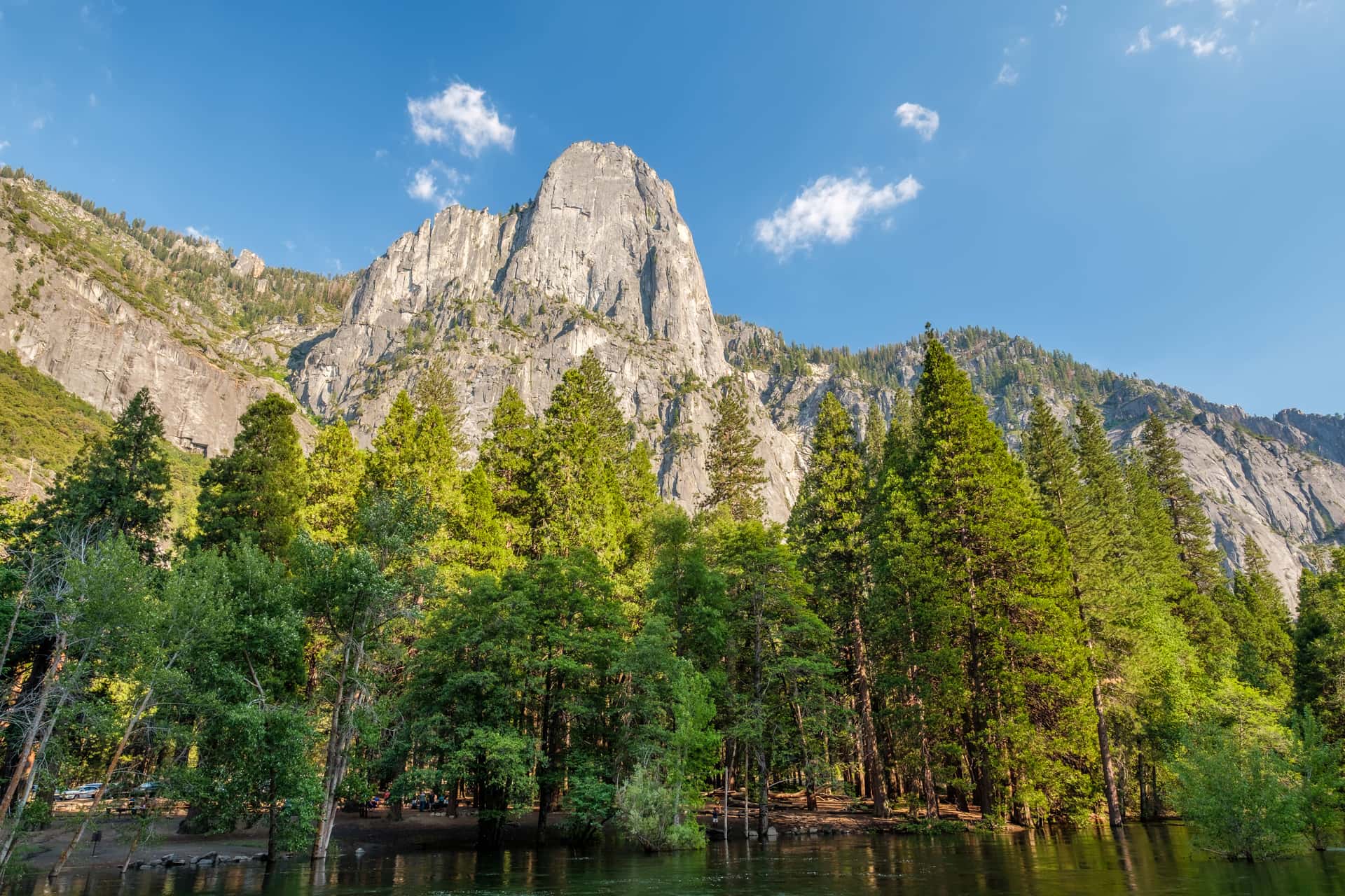 Tramp in Yosemite National Park in America Group Tours
