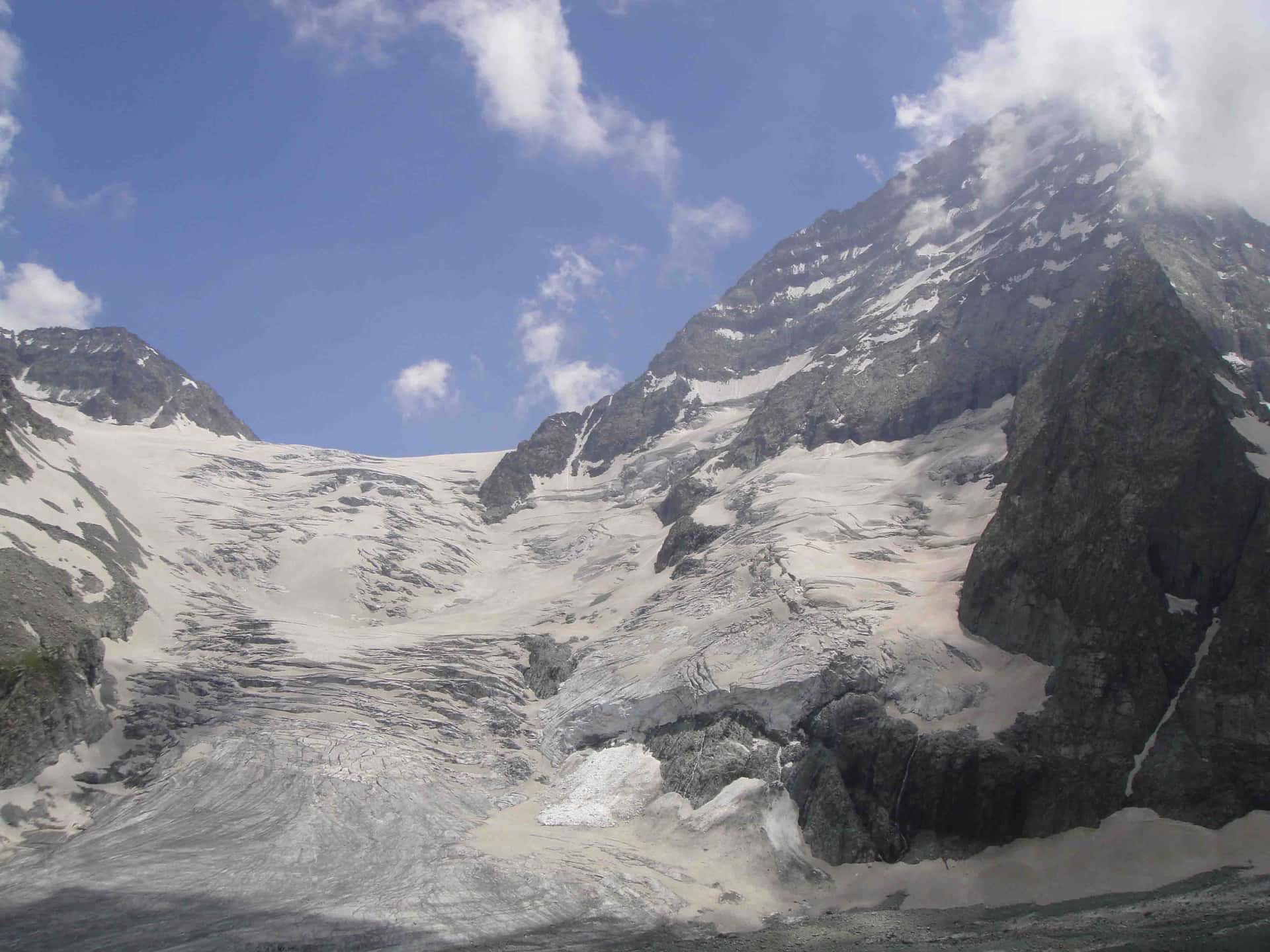 Trekking to Kolahoi Glacier in Kashmir