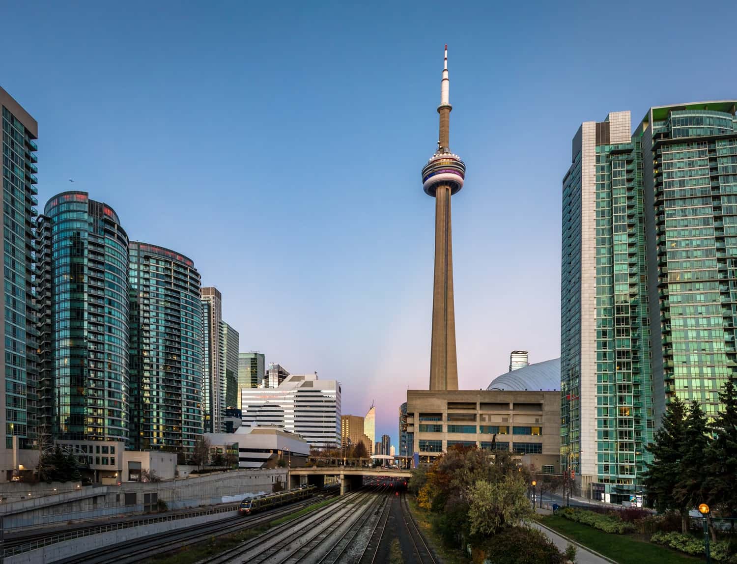 CN Tower in Canada Group Tours
