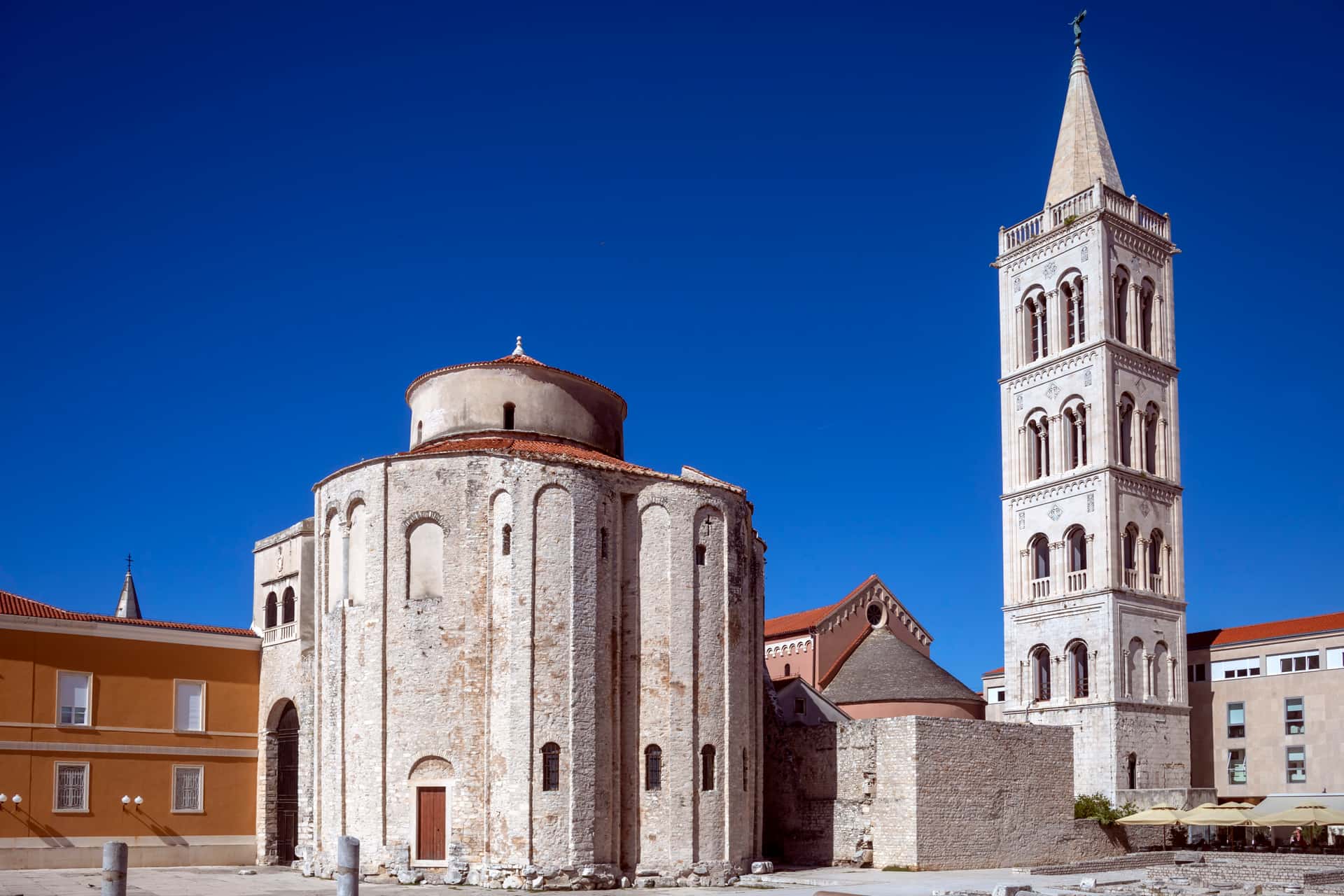 Roman Ruins Old Town Guided Walking Tour & Sea in Croatia