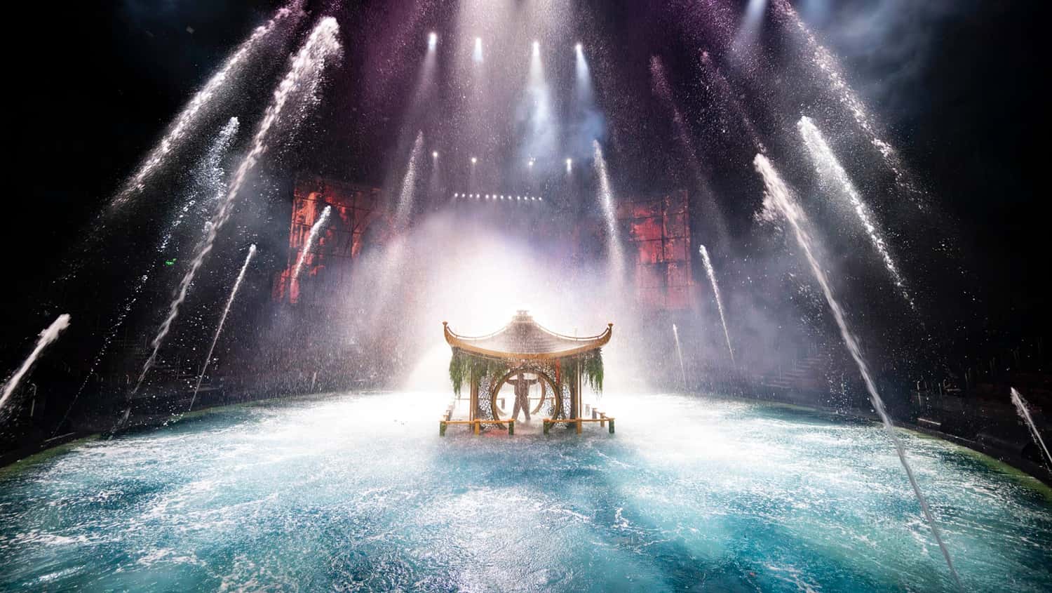 Watch The World’s Largest Water Show in Hong Kong City Break