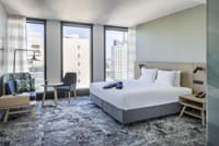 Holiday Inn Express Auckland Room