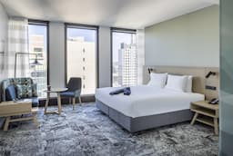  Holiday Inn Express Auckland  Super King Room
