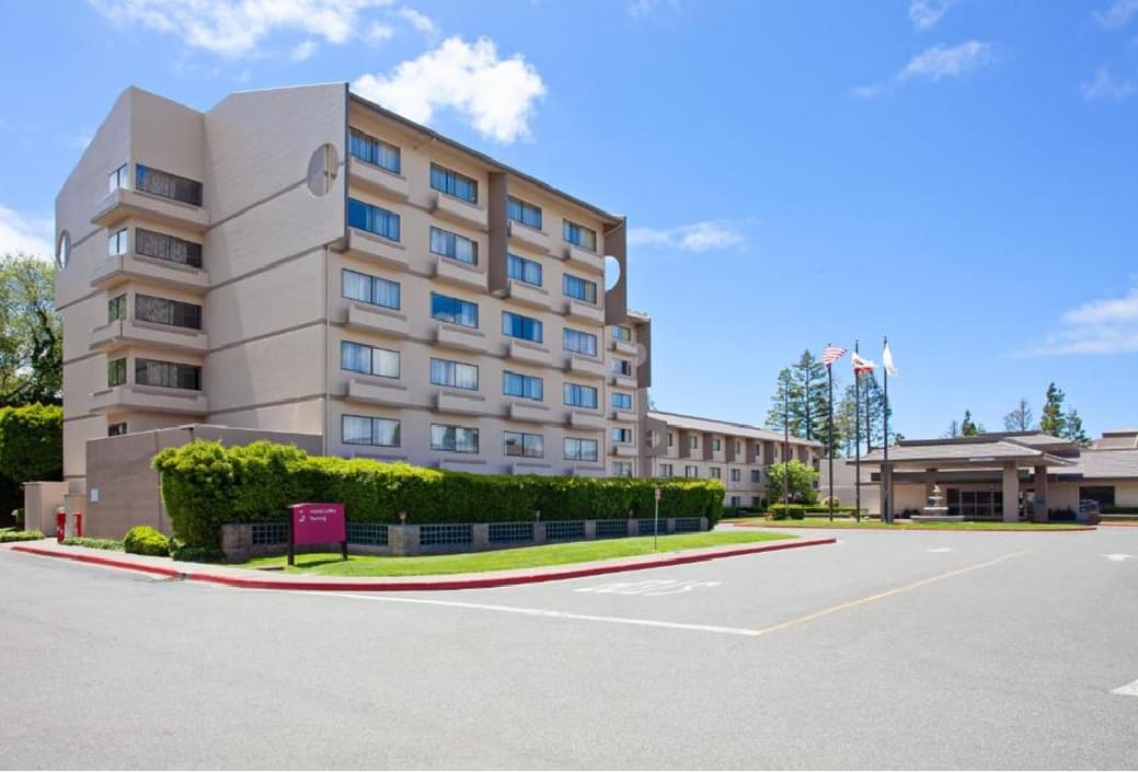 Crown Plaza Union City SFO Exterior