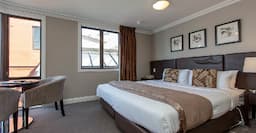  Oaks Shores Room