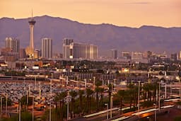 Walking tour of Las Vegas strip