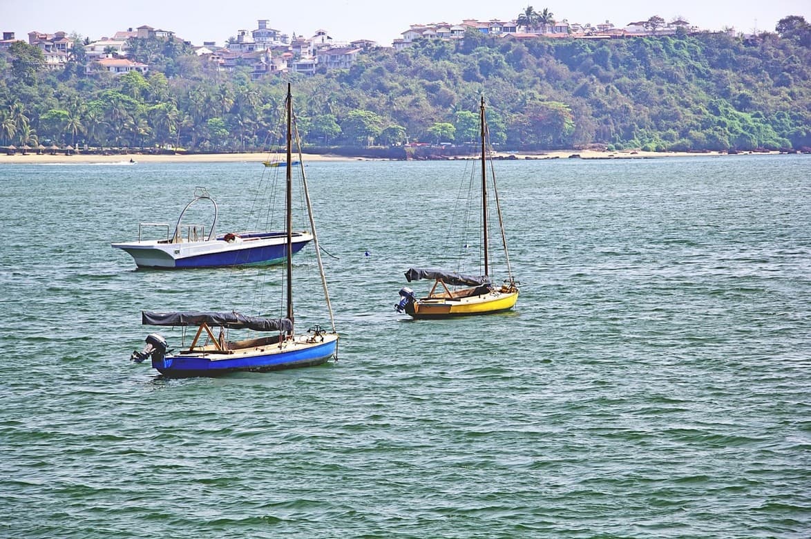 Dona Paula Beach