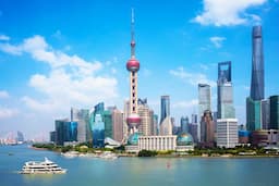 Huang Pu River with cruise