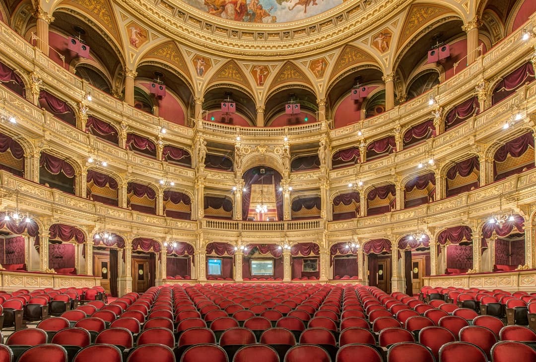 Experience the Lyric Opera