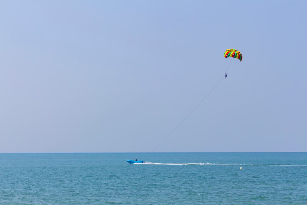 Try Parasailing At Calangute Beach In Goa