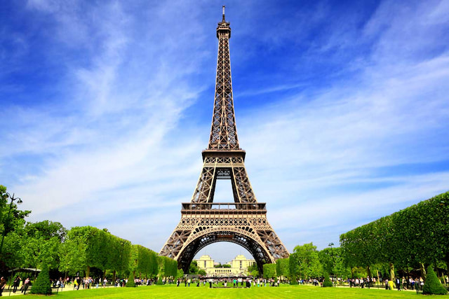 Eiffel Tower 3.jpg