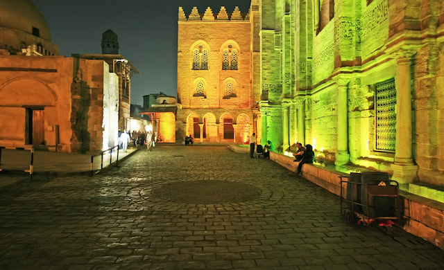 Khan-EL-Khalili-Bazaar-1.jpg
