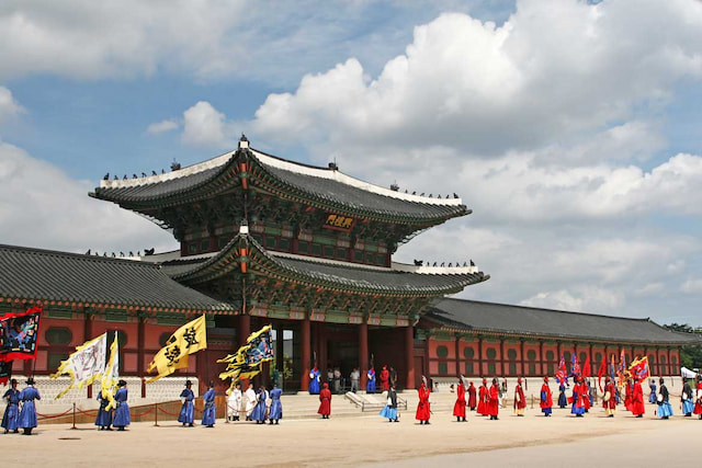Royal Guard Changing Ceremony 5.jpg