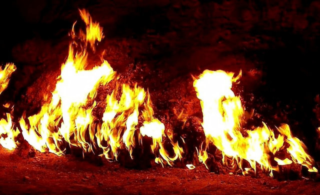 Yanardag-The-Burning-Mountain-1.jpg