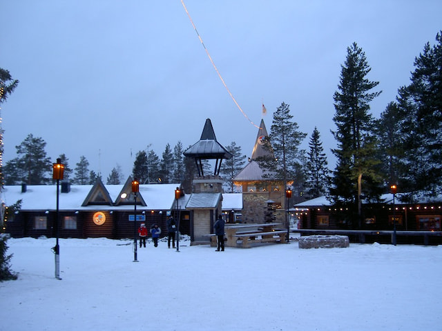 Rovaniemi-Santa-Claus.jpg