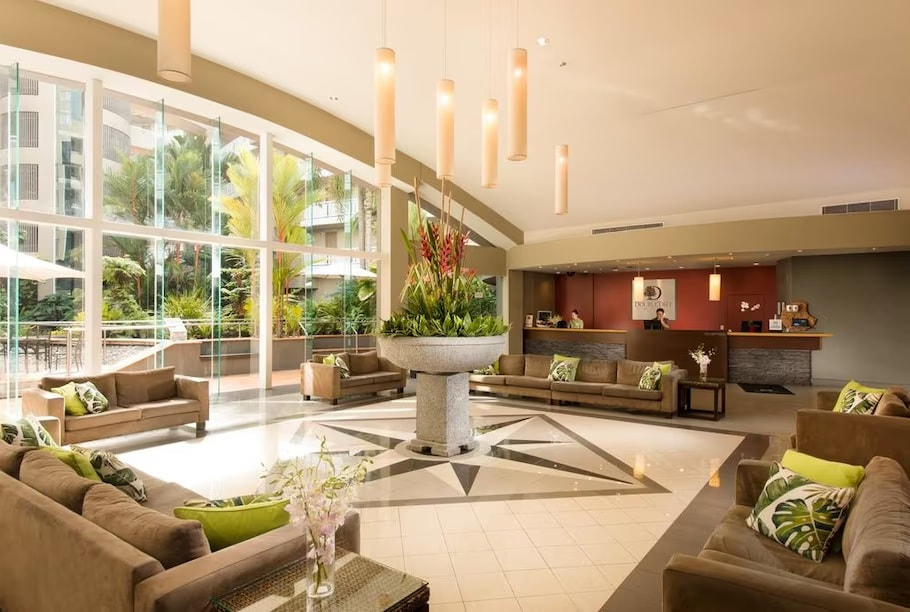 DoubleTree by Hilton Cairns Lobby