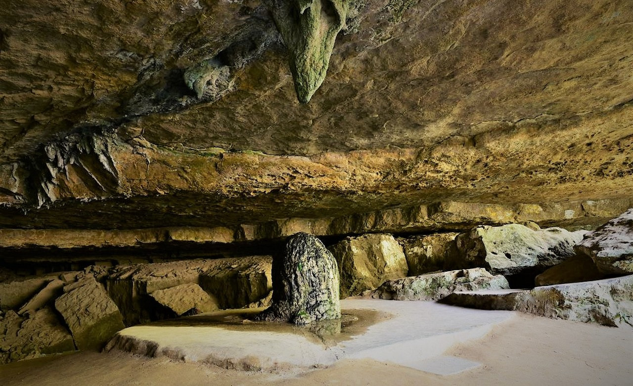 Exploring Mawjymbuin Cave in shillong 