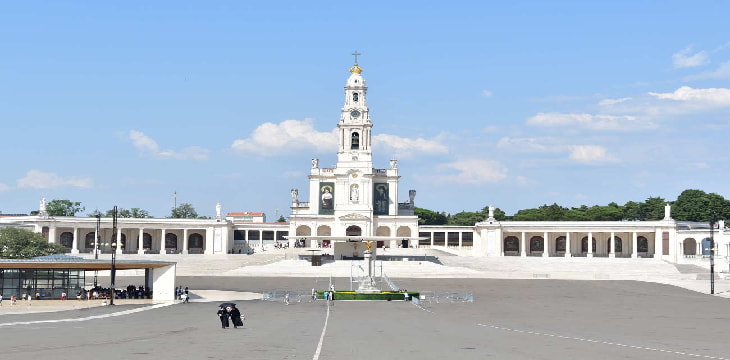 Fatima Full Day Trip from Algarve