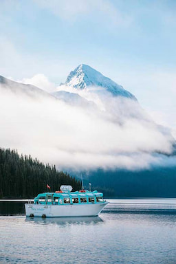 GI maligne lake boat fog