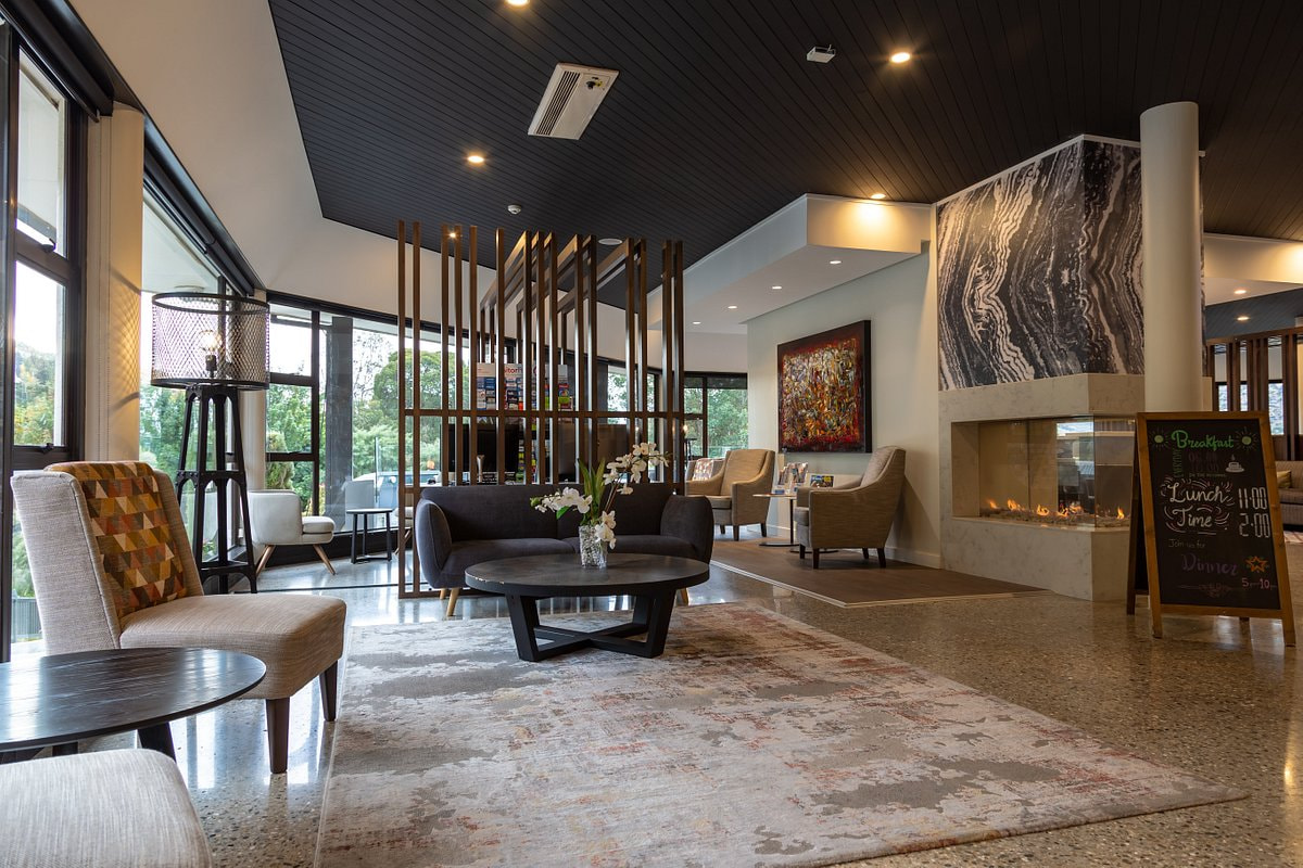 Holiday Inn Queenstown Frankton Road Lobby