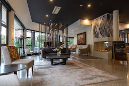 Holiday Inn Queenstown Frankton Road Lobby