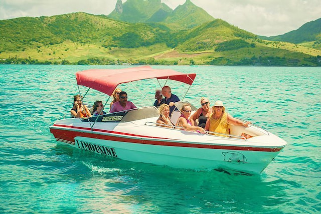 Ill Aux Cerf tour with Speed Boat transfers