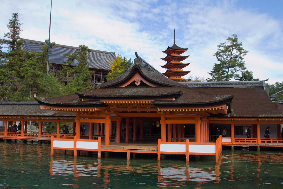 Itsukushima_shrine