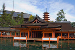 Itsukushima_shrine