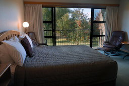 MacKenzie Country Inn - Deluxe Room