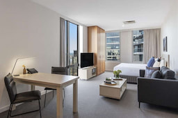 Oaks On Market Room