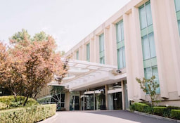 Exterior  View Rydges Capital Hill