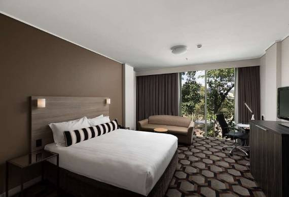 Superior King Room Rydges Capital Hill