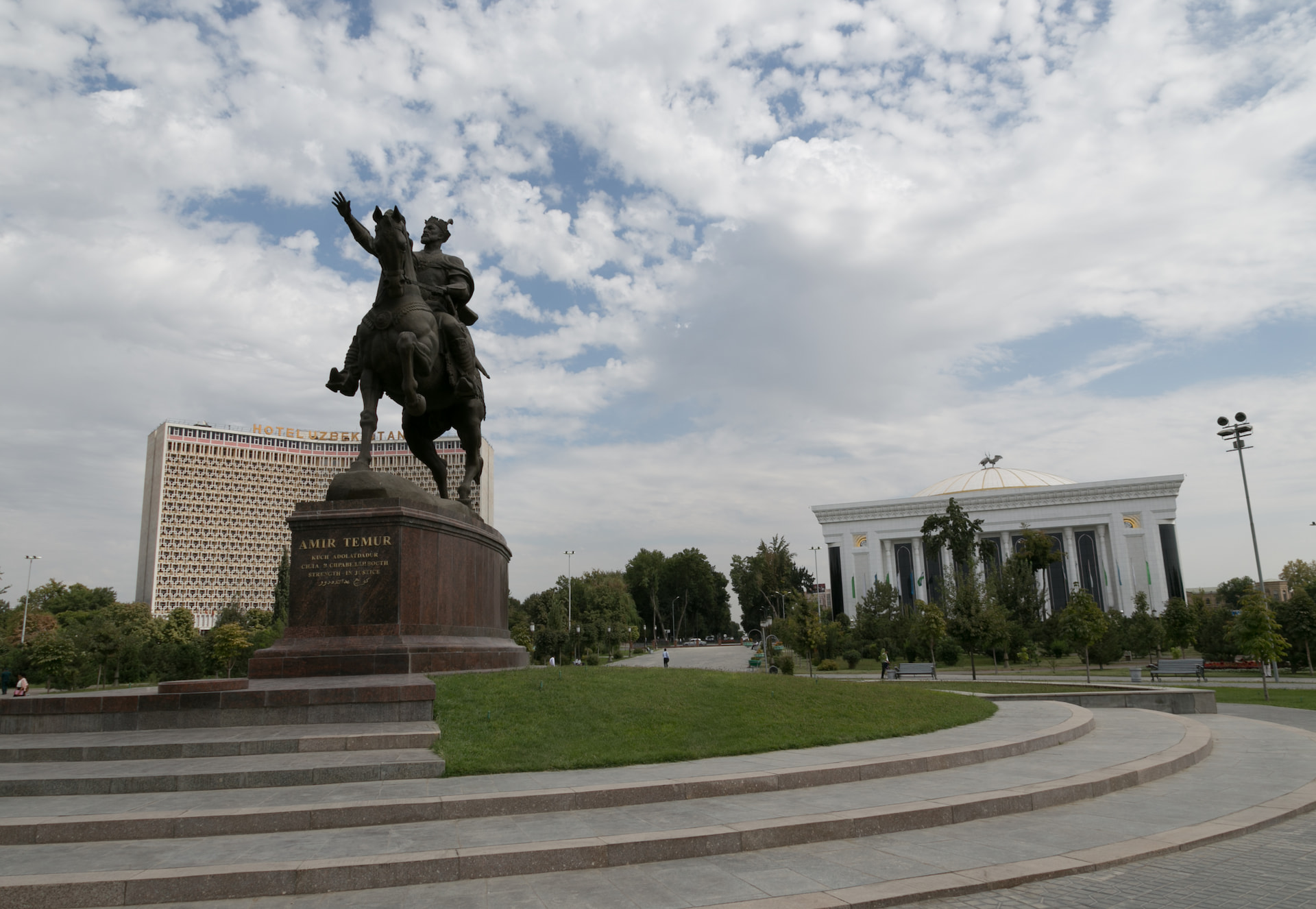 Amir Temur Square 1