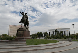 Amir Temur Square 1