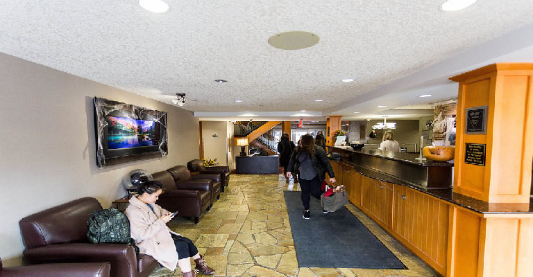 Canmore Inn & Suite Lobby