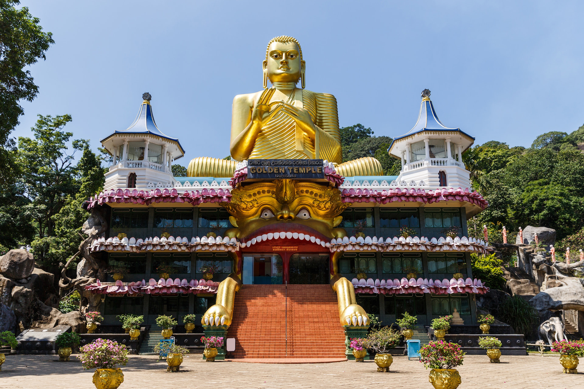 Dambulla Cave Temple 1