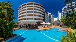 Double Tree by Hilton Cairns