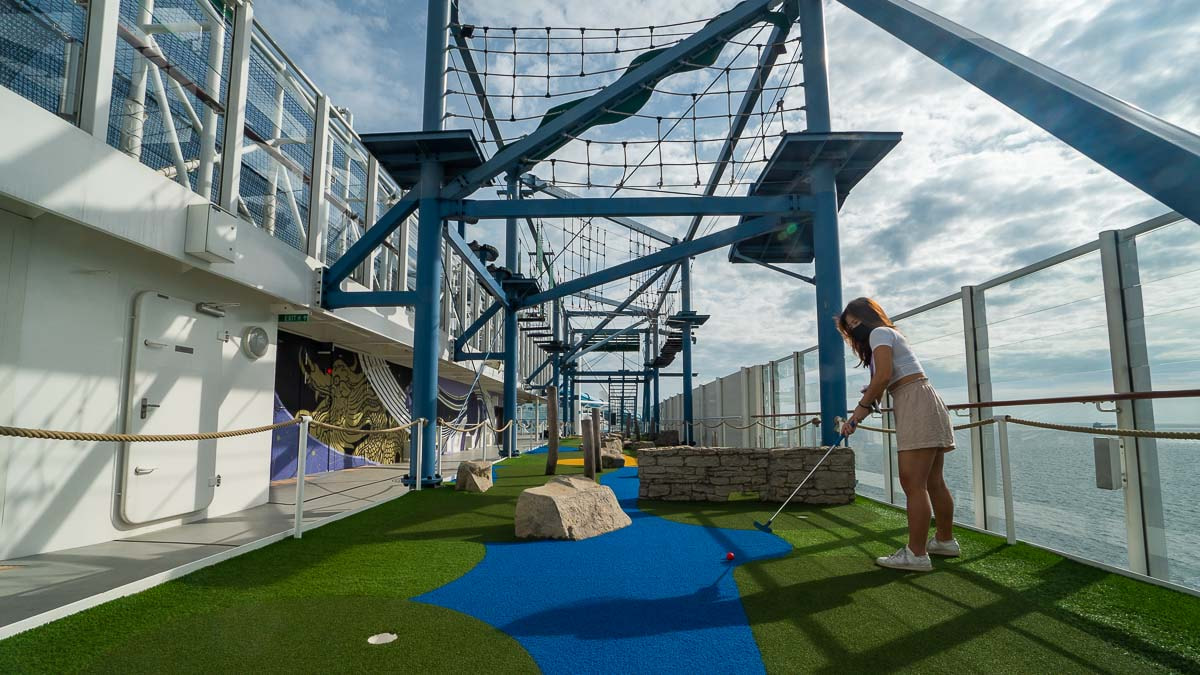 Genting Dream - Mini Golf