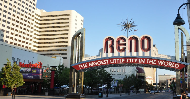  Harrahs Reno Exterior View