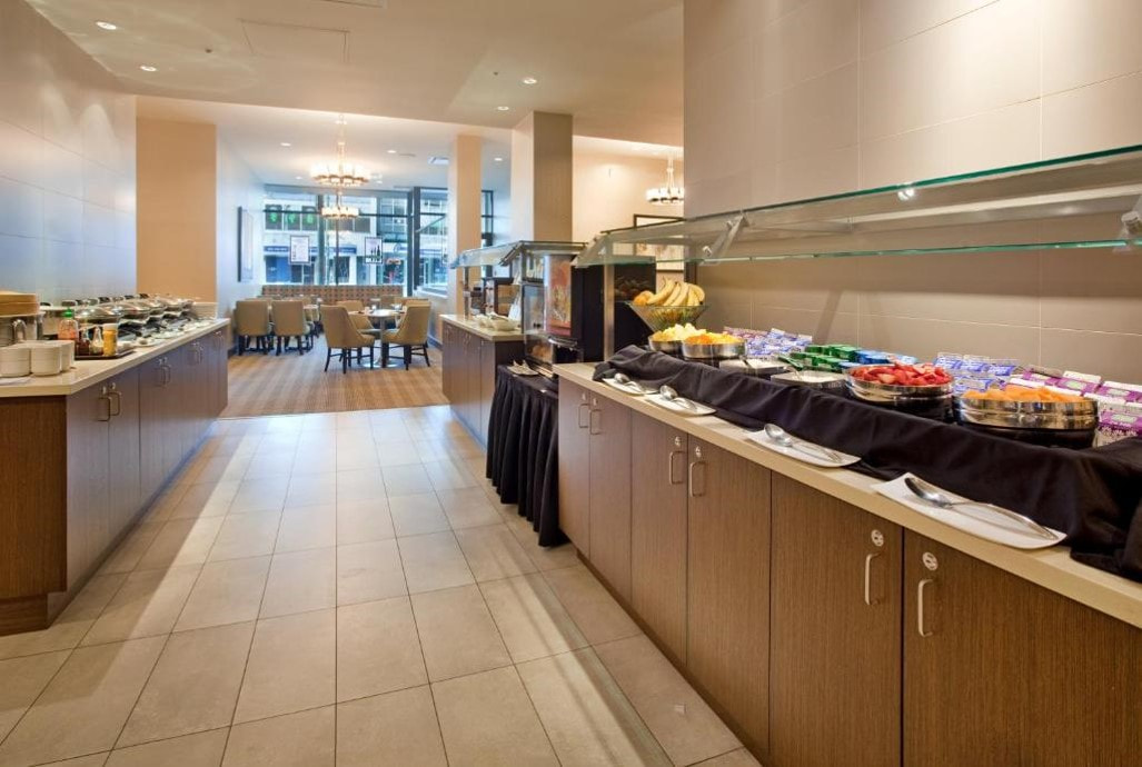 Holiday Inn Vancouver Downtown & Suites