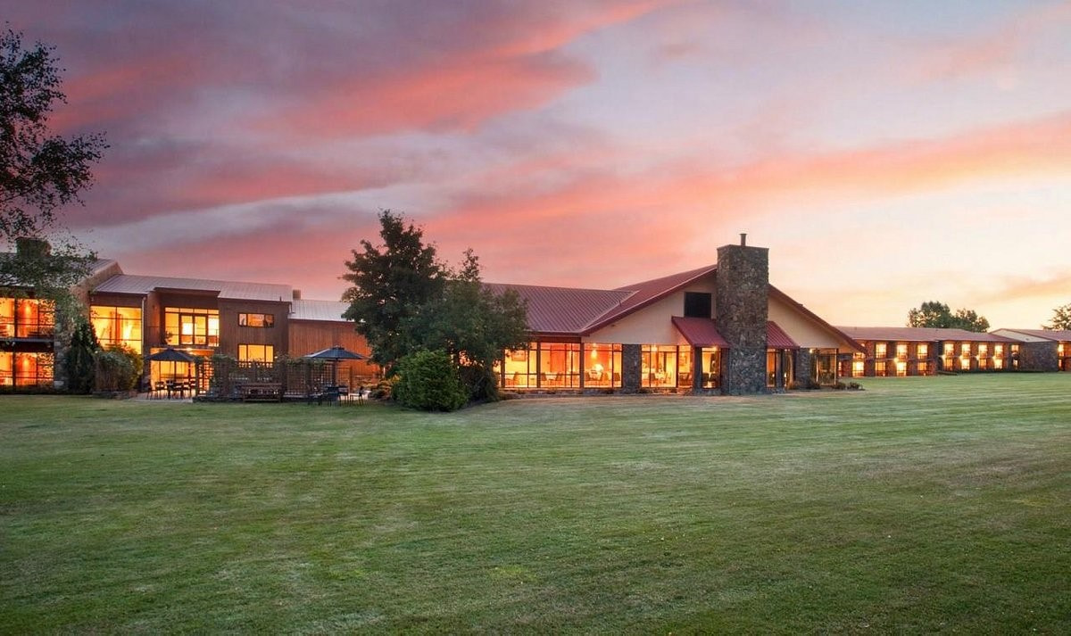 MacKenzie Country Inn Exterior View