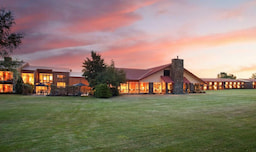 MacKenzie Country Inn Exterior View