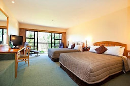 MacKenzie Coun try Inn Room