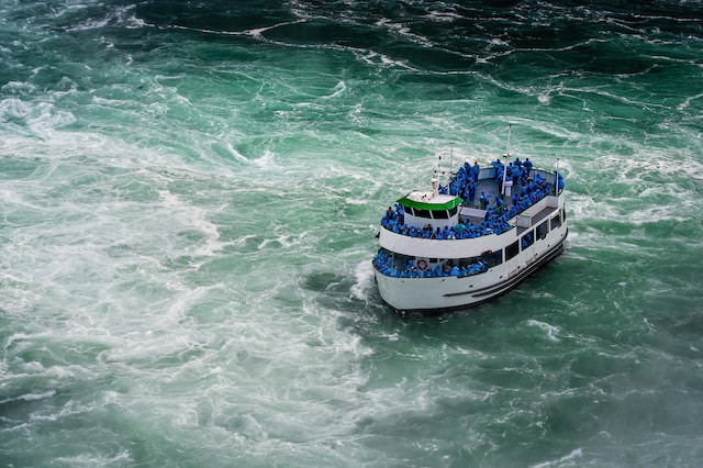 maid of the mist boat ride 01