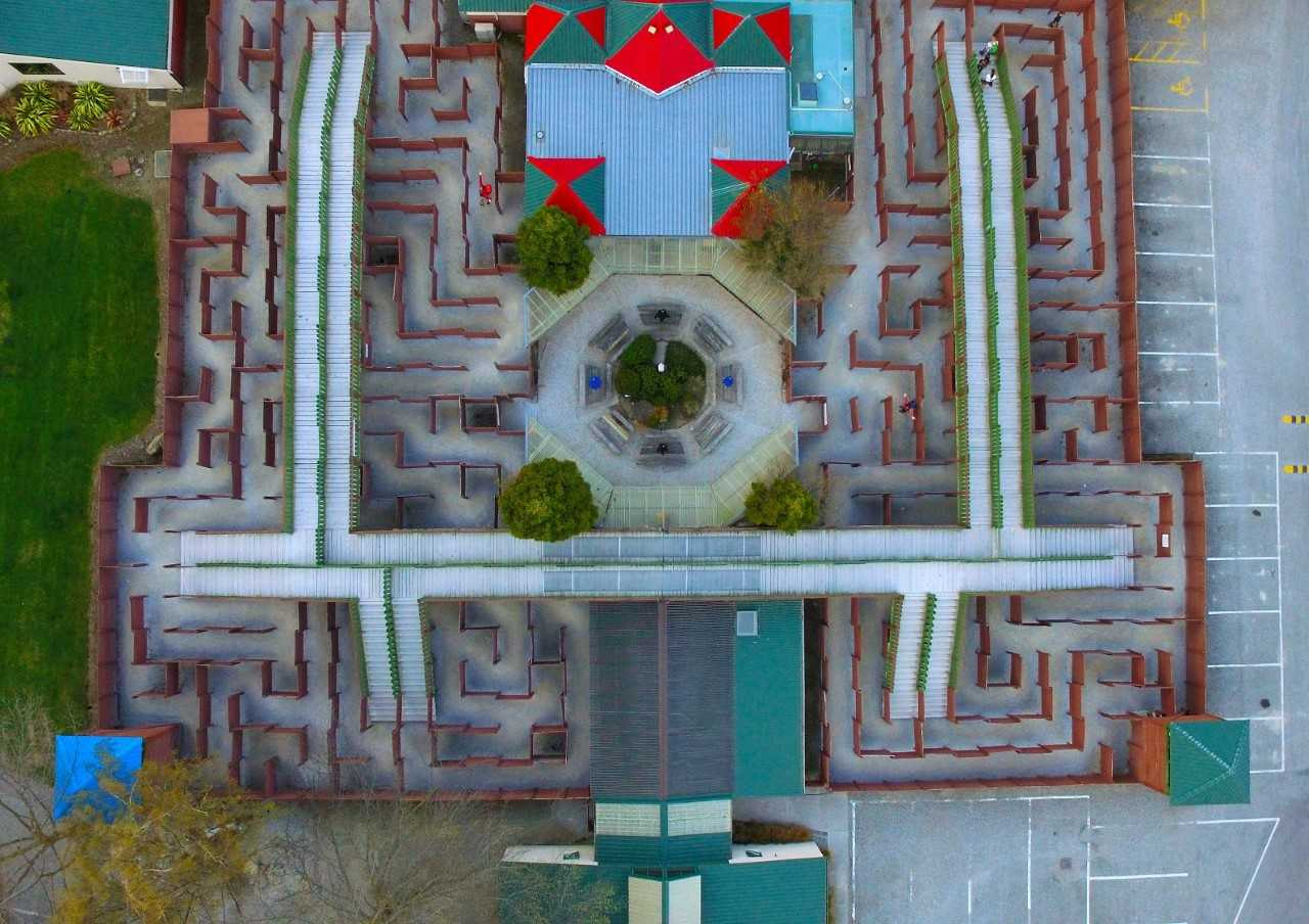 Puzzling World and Amazing Maze