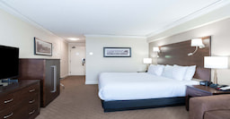 Sandman Signature Vancouver Airport Hotel Room