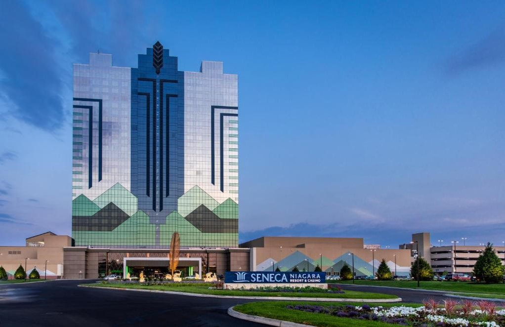 Seneca Niagara Hotel Exterior View