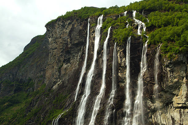Seven_Sisters_Waterfall